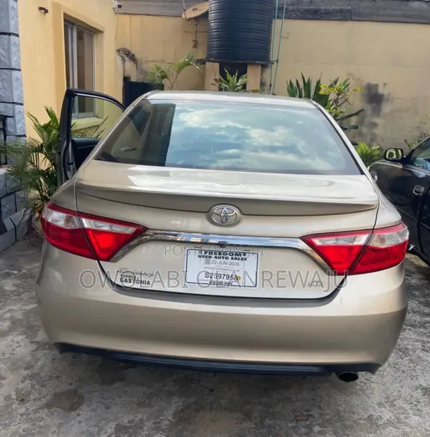 2016 Toyota Camry SE Sedan - Gold - 1