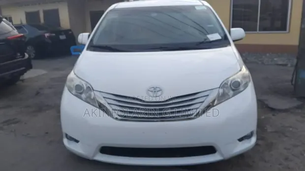 Toyota Sienna 2014 White - 1