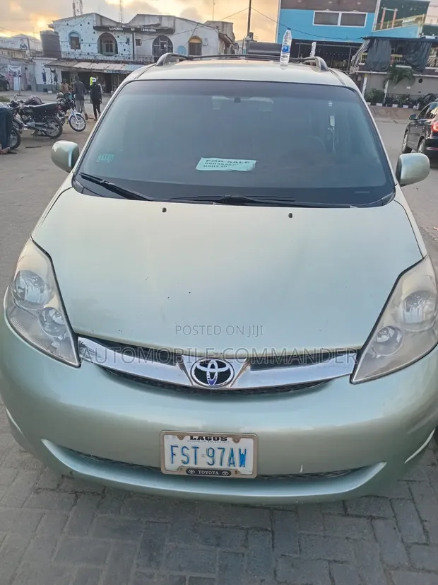 Toyota Sienna 2008 Grey - 1