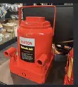 100-Ton Hydraulic Bottle Jack - 2