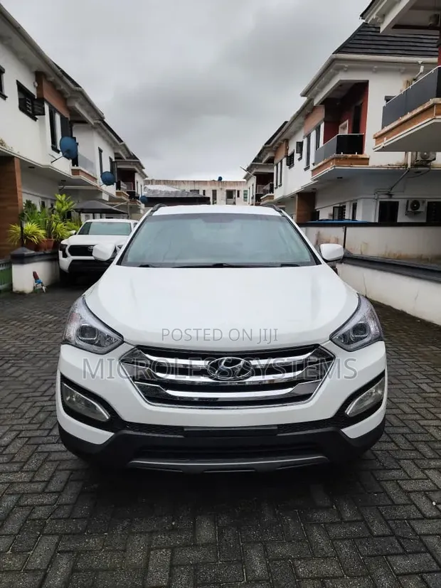 Hyundai Santa Fe 2016 White - 1