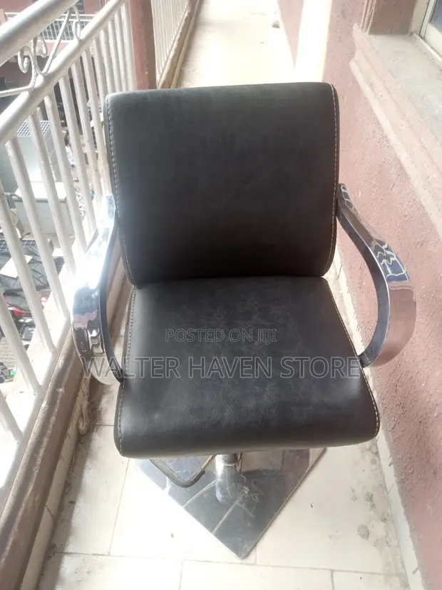 Executive Barber Salon Chair - An Kuma Amfani Da Ita Kasashen Waje - 1