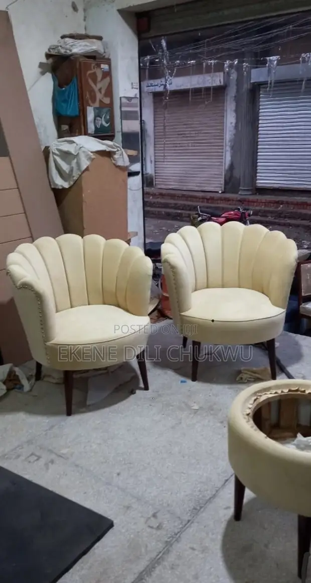 Modern Finger Joints Upholstered Accent Chair - 1