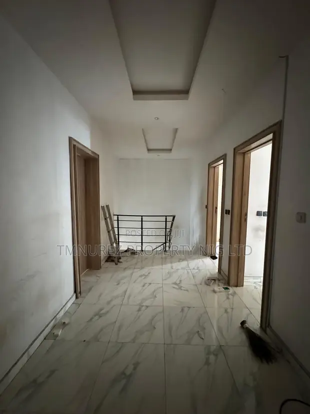 4 Bedroom Duplex don haya a Chevron, Orchid - 1