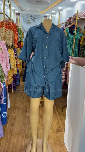 Classy Women's 2-Piece Shirt & Shorts Set
