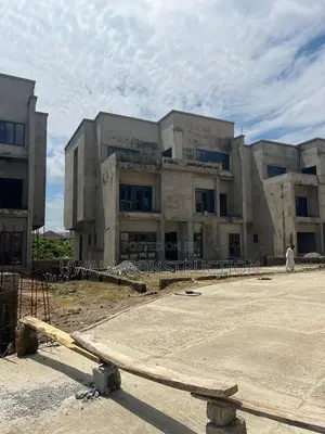 5-Bedroom Semi-Finished Duplex da BQ Sayarwa a Guzape, Abuja