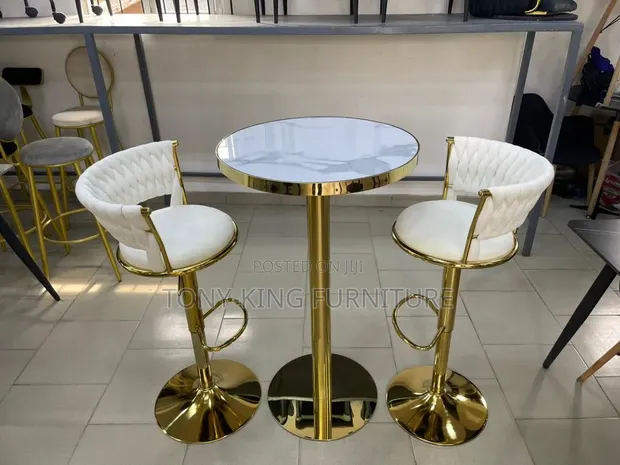 Modern Pedestal Bar Set Tare da Round Faux-Marble Top Table - 1