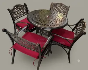 Kyakkyawar Waje zagaye tebur na Iron tare da kujeru 4 masu fadi