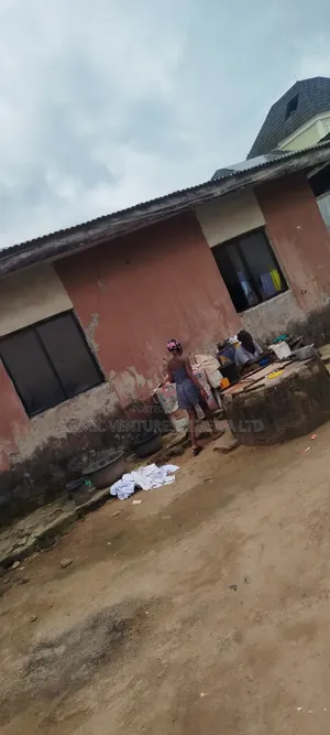 Bungalow mai dakuna 2 don siyarwa, Isuti Rd, Ikotun/Igando