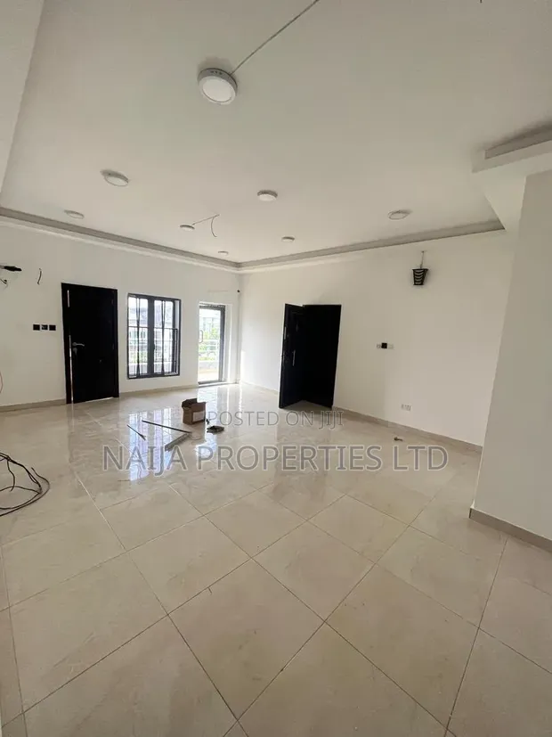 3 Bedrom Apartment da BQ a Oral Estate, Ikota don Sawa - 1