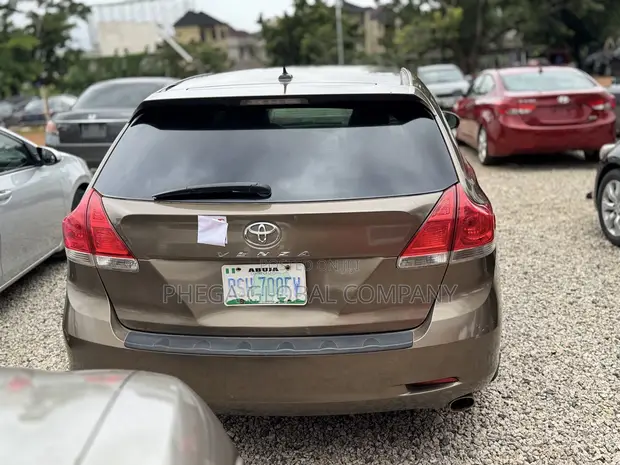 Toyota Venza AWD 2010 Brown - 1