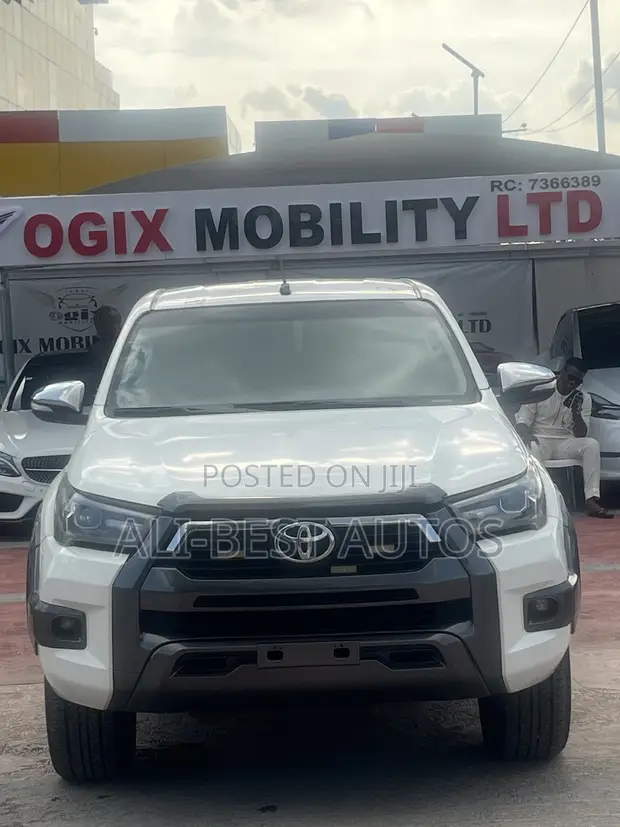 Toyota Hilux 2016 Fari - 1