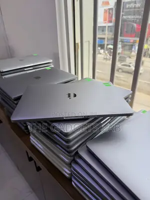 Apple MacBook Pro 2022 M2 8GB RAM 256GB SSD