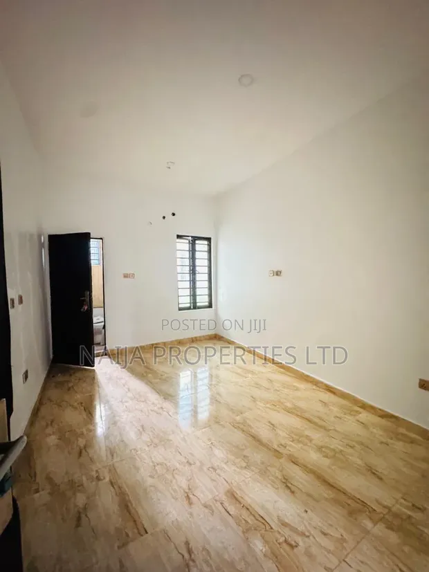4 Bedroom En-suite Townhouse for Rent in Lekki County, Ikota - 1