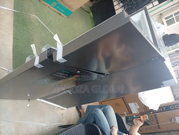 Hisense Firij Mai Ƙofofi Biyu 205L - 1