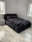 Ingantacciyar Baƙar Katifa 4.5x6 Bed Frame mai Leda - 1