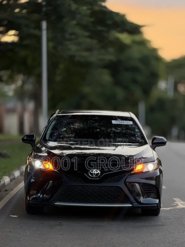 Toyota Camry SE 2018 - 1