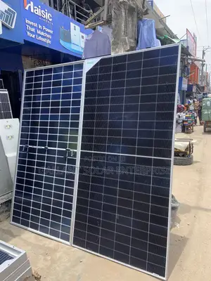 JinkoSolar 625W Solar Panel