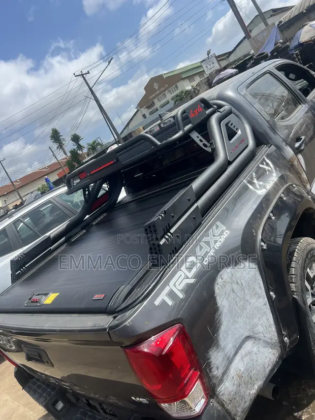 Rolling Boot Cover with Rugged Spoiler for Toyota Tacoma - 1