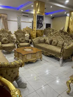 Cikakken 8-Seater Imported Turkish Royal Fabric Sofa Set da Tables