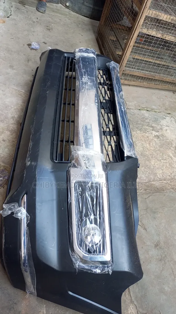 Cikakken Bumper na Gaba na Toyota 4Runner (2015-2018) - 1
