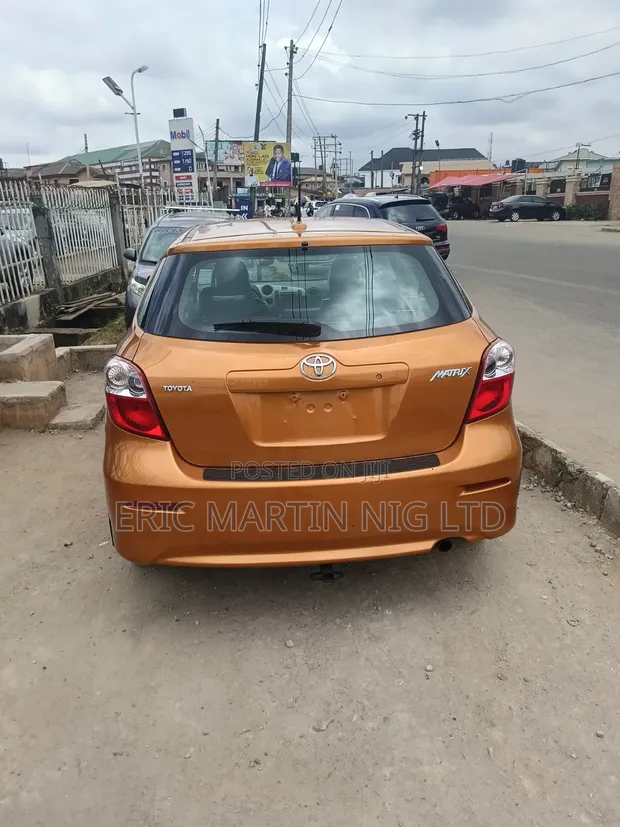 Toyota Matrix 2010 Orange - 1