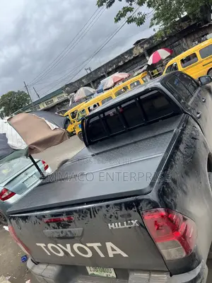 Fiber Folding Boot Cover for Toyota Hilux 2017