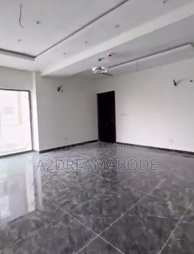 Sabon Ginin Apartment Mai Dakuna 3 da BQ & Pool a Alagomeji, Yaba - 1
