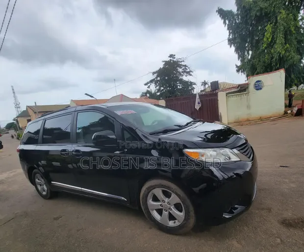 Toyota Sienna 2011 Black (Belgium) - 1