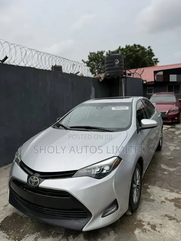 2018 Toyota Corolla XLE Silver - 1