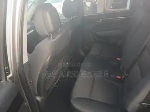 Kia Sorento 2011 Launin Fari