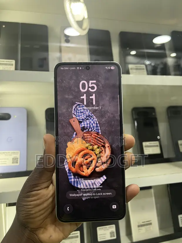 Samsung Galaxy Z Flip6 256GB Kore (An Yi Amfani Da Shi) - 1