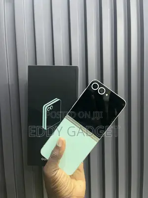 Samsung Galaxy Z Flip6 256GB Green (Used)