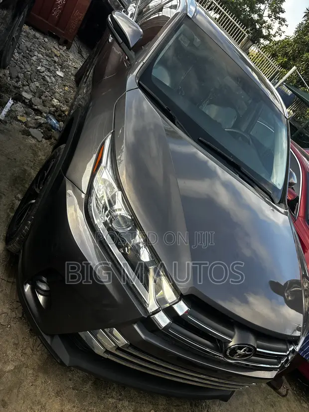 2016 Toyota Highlander XLE V6 4x4 Grey - 1