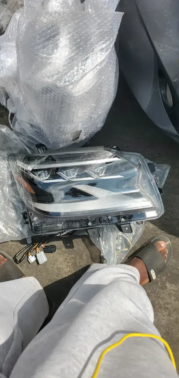Lexus GX460 Headlamp LED (2018) - 1