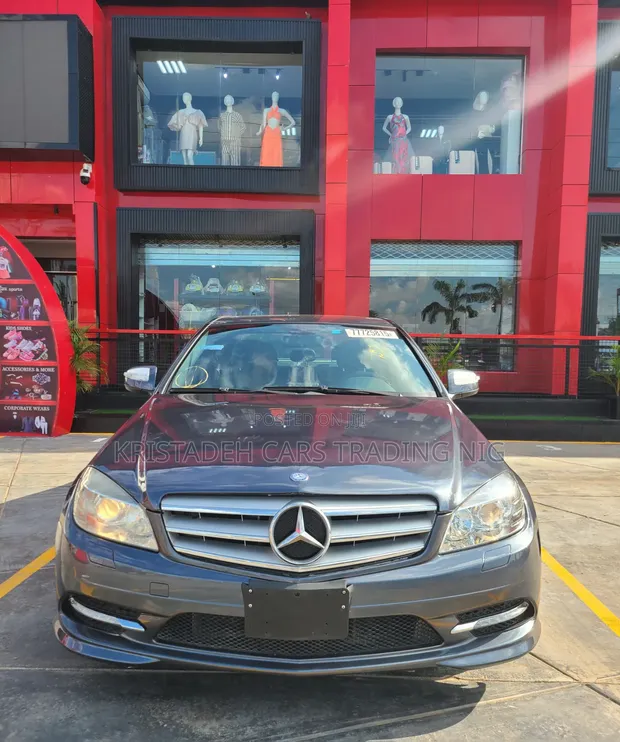 Mercedes-Benz C300 2009 Gray - 1
