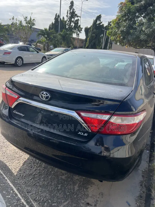 2016 Toyota Camry XLE Sedan - Black - 1