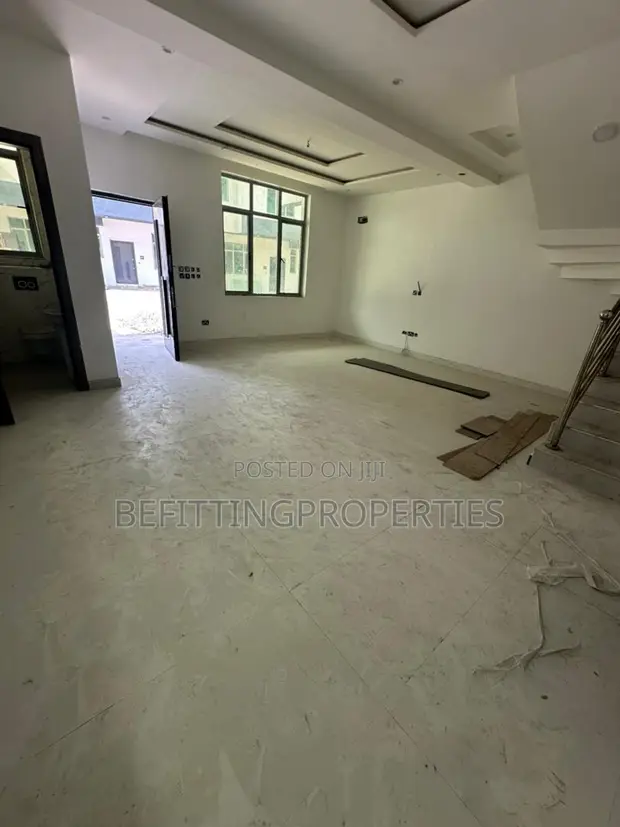 4-Bedroom Terrace Duplex don siyarwa a Maryland, Legas - 1