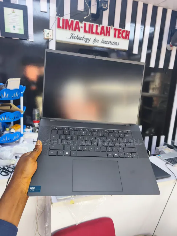 Dell Precision 5690 Laptop - Intel Core Ultra 7, 64GB RAM, 512GB SSD, RTX 4000 Ada - 1