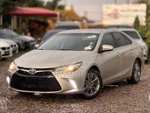 2016 Toyota Camry SE Sedan