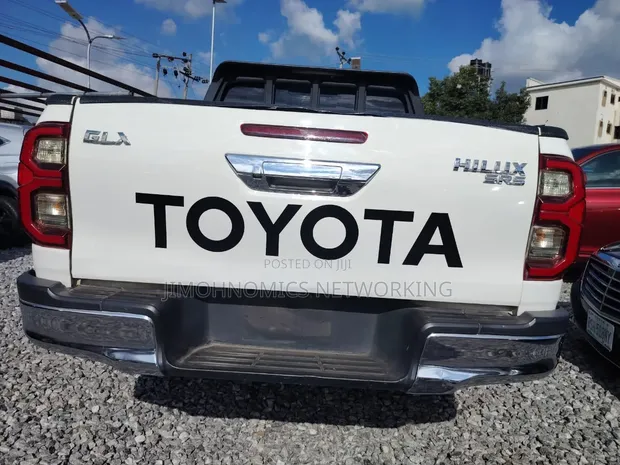 2019 Toyota Hilux V4 Red - 1