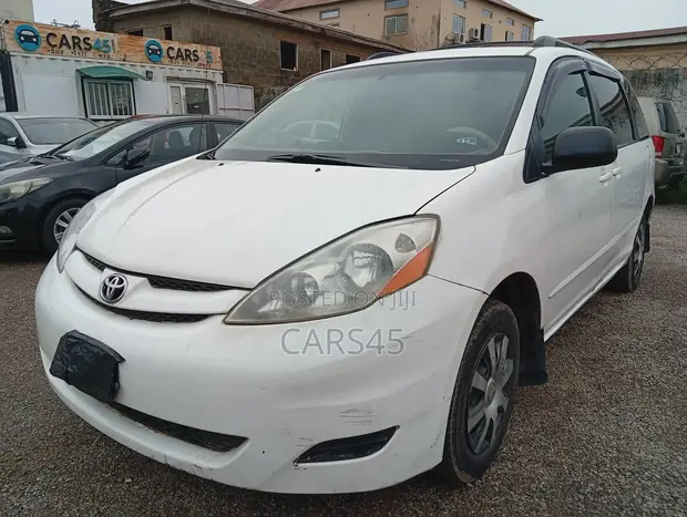2009 Toyota Sienna XLE FWD Minivan - White - 1