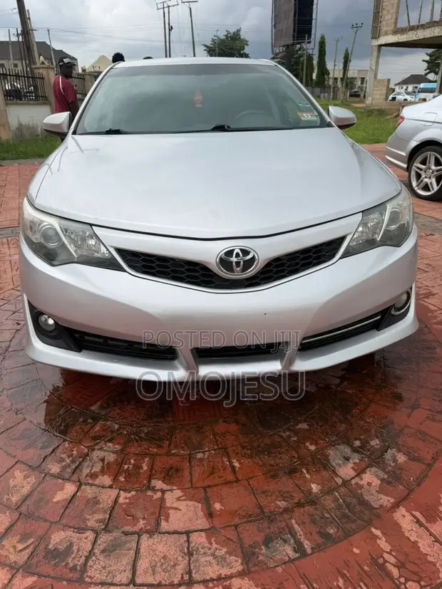 2013 Toyota Camry SE Sedan - Wannan Amfani Da Ita - 1