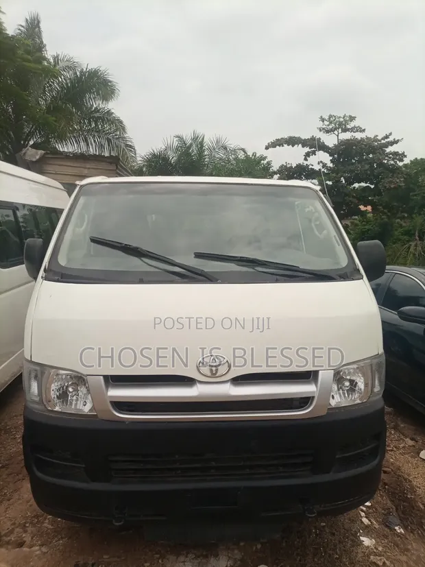 Toyota HiAce 2012 Fari - 1