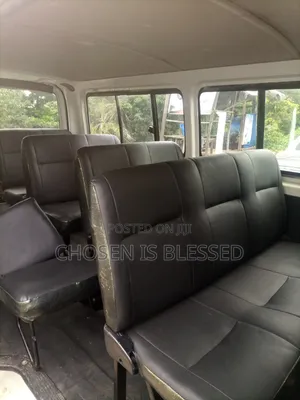 Toyota HiAce 2012 Fari