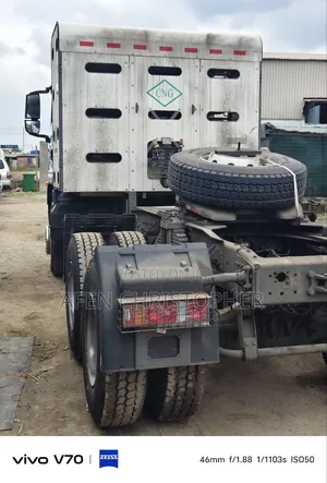 Sabon Howo TX 6x4 Tractor Head (CNG)