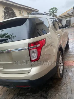 Ford Explorer Limited 2011 Gold