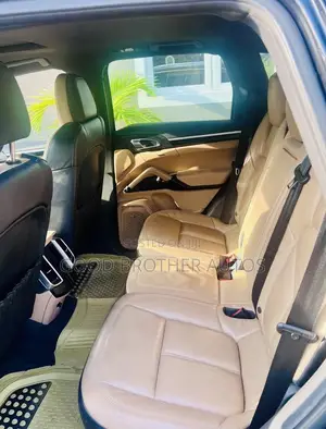 Porsche Cayenne 2016 Baki