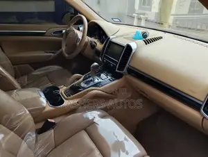 Porsche Cayenne S 2012 Baki