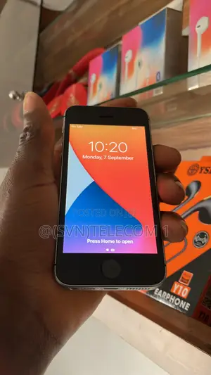 Apple iPhone SE 16GB Baki